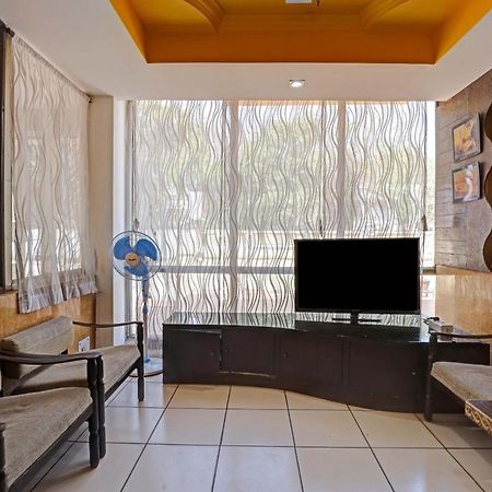 Oyo Flagship 80463 Hotel Mini Palace วาโดดารา ภายนอก รูปภาพ