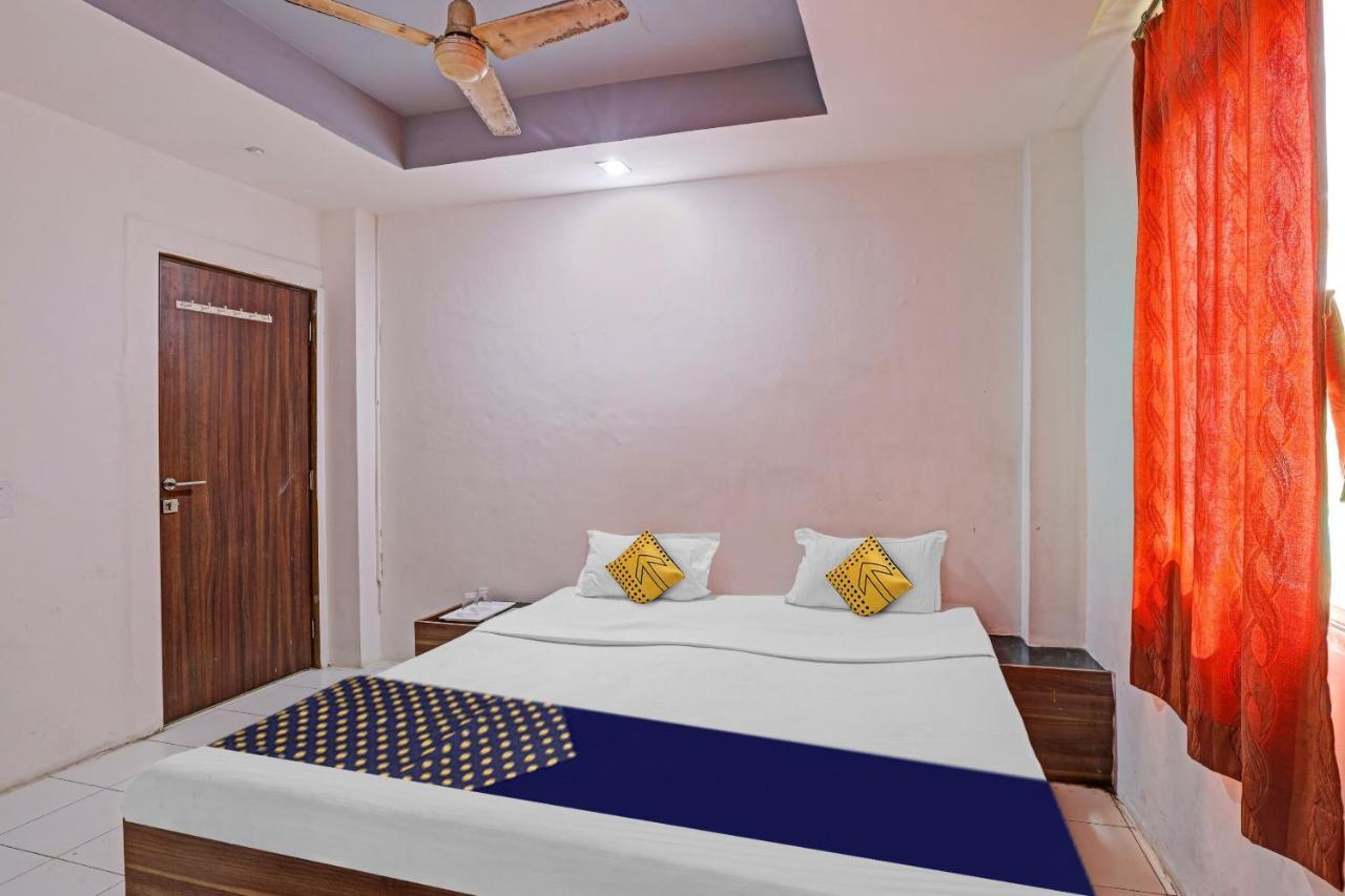 Oyo Flagship 80463 Hotel Mini Palace วาโดดารา ภายนอก รูปภาพ