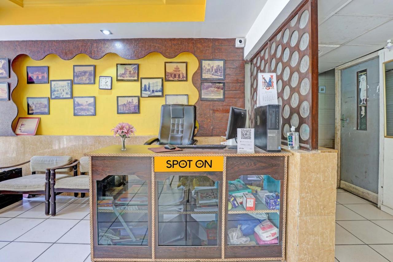 Oyo Flagship 80463 Hotel Mini Palace วาโดดารา ภายนอก รูปภาพ