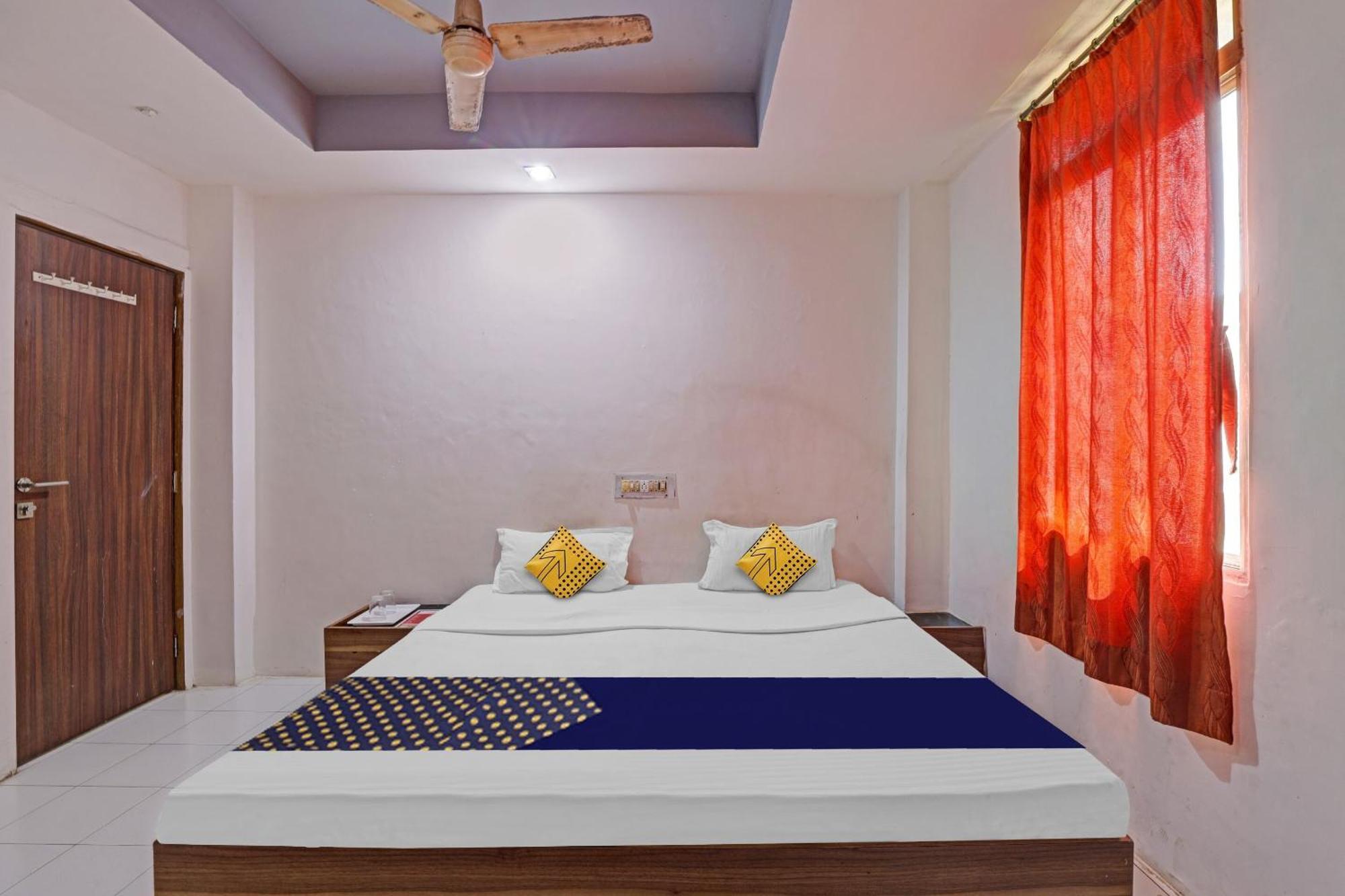 Oyo Flagship 80463 Hotel Mini Palace วาโดดารา ภายนอก รูปภาพ