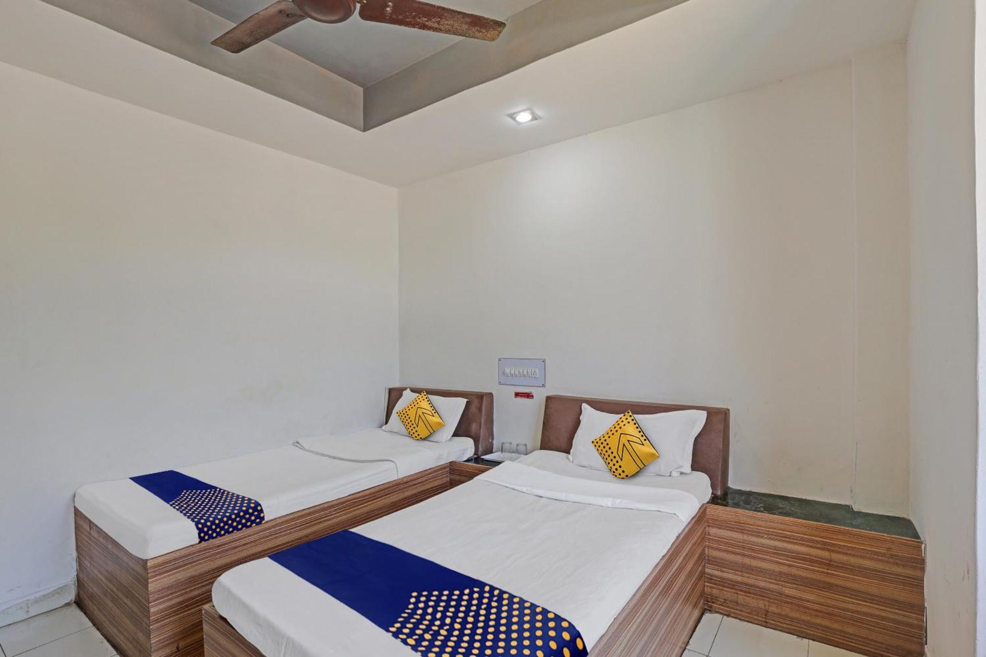 Oyo Flagship 80463 Hotel Mini Palace วาโดดารา ภายนอก รูปภาพ