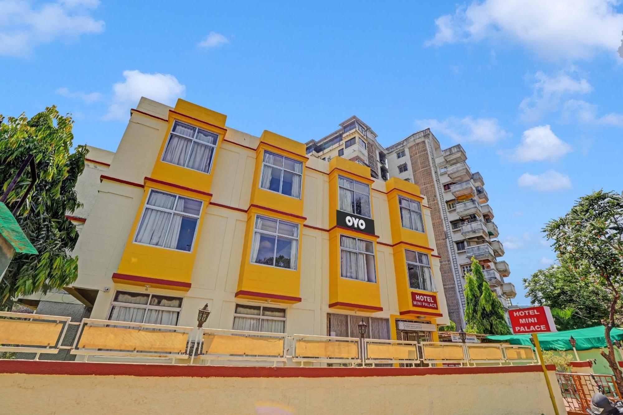 Oyo Flagship 80463 Hotel Mini Palace วาโดดารา ภายนอก รูปภาพ