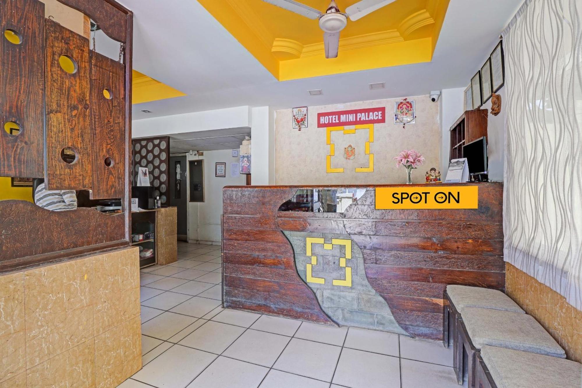 Oyo Flagship 80463 Hotel Mini Palace วาโดดารา ภายนอก รูปภาพ